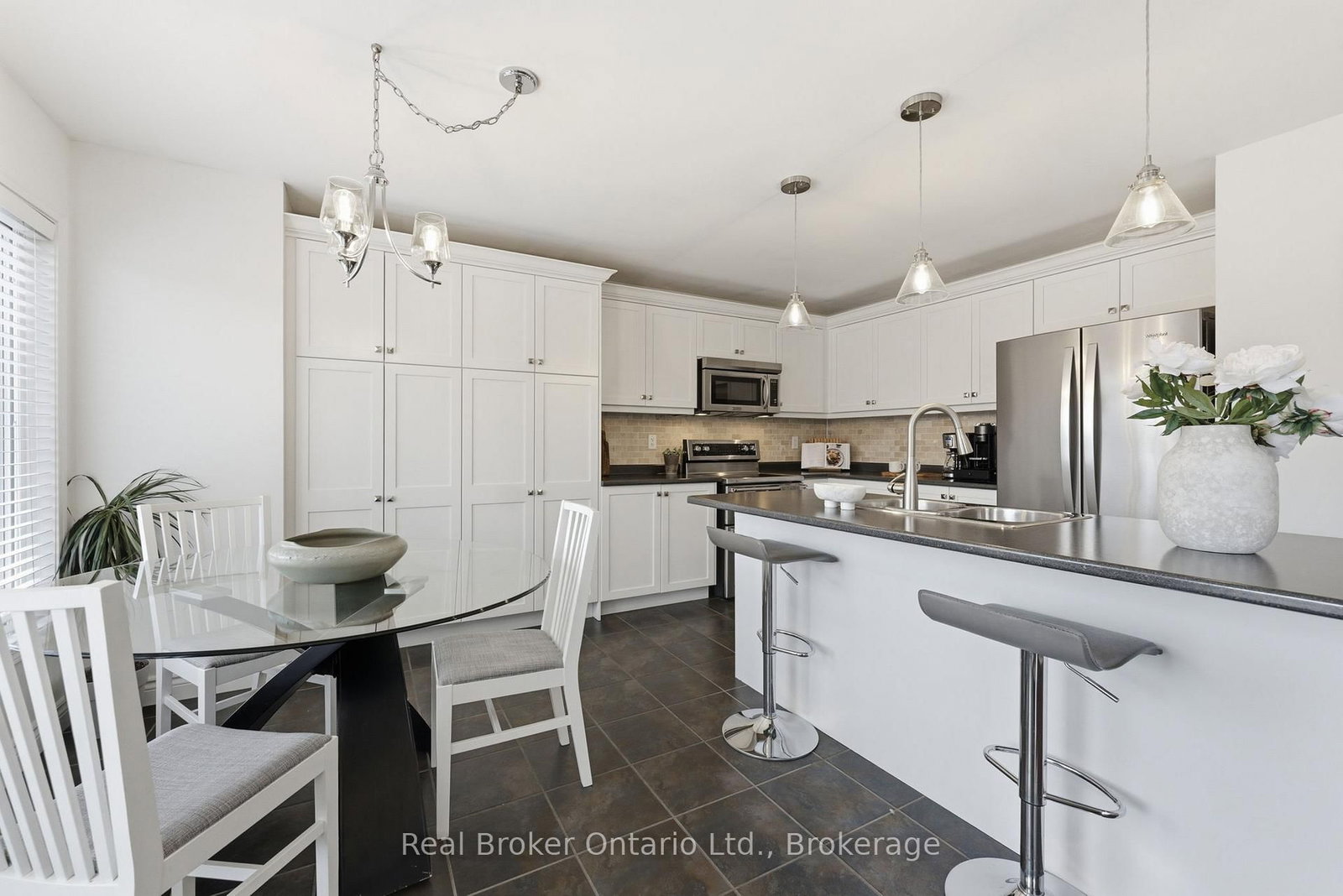 Detached House for sale at 910 Vickerman Way, Milton, Ontario, L9T 0K5 - Coates - MLS: W13005624