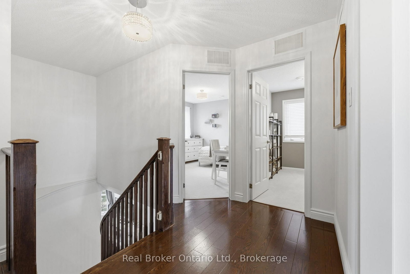 Detached House for sale at 910 Vickerman Way, Milton, Ontario, L9T 0K5 - Coates - MLS: W13005624