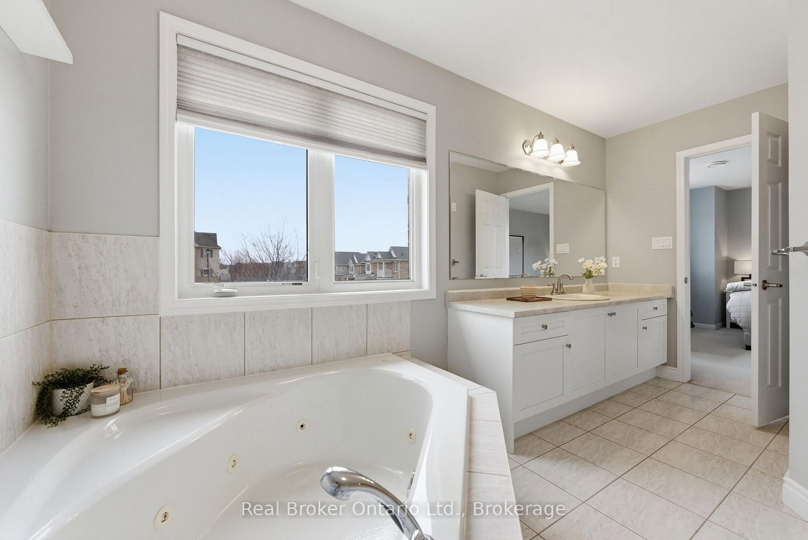 Detached House for sale at 910 Vickerman Way, Milton, Ontario, L9T 0K5 - Coates - MLS: W13005624