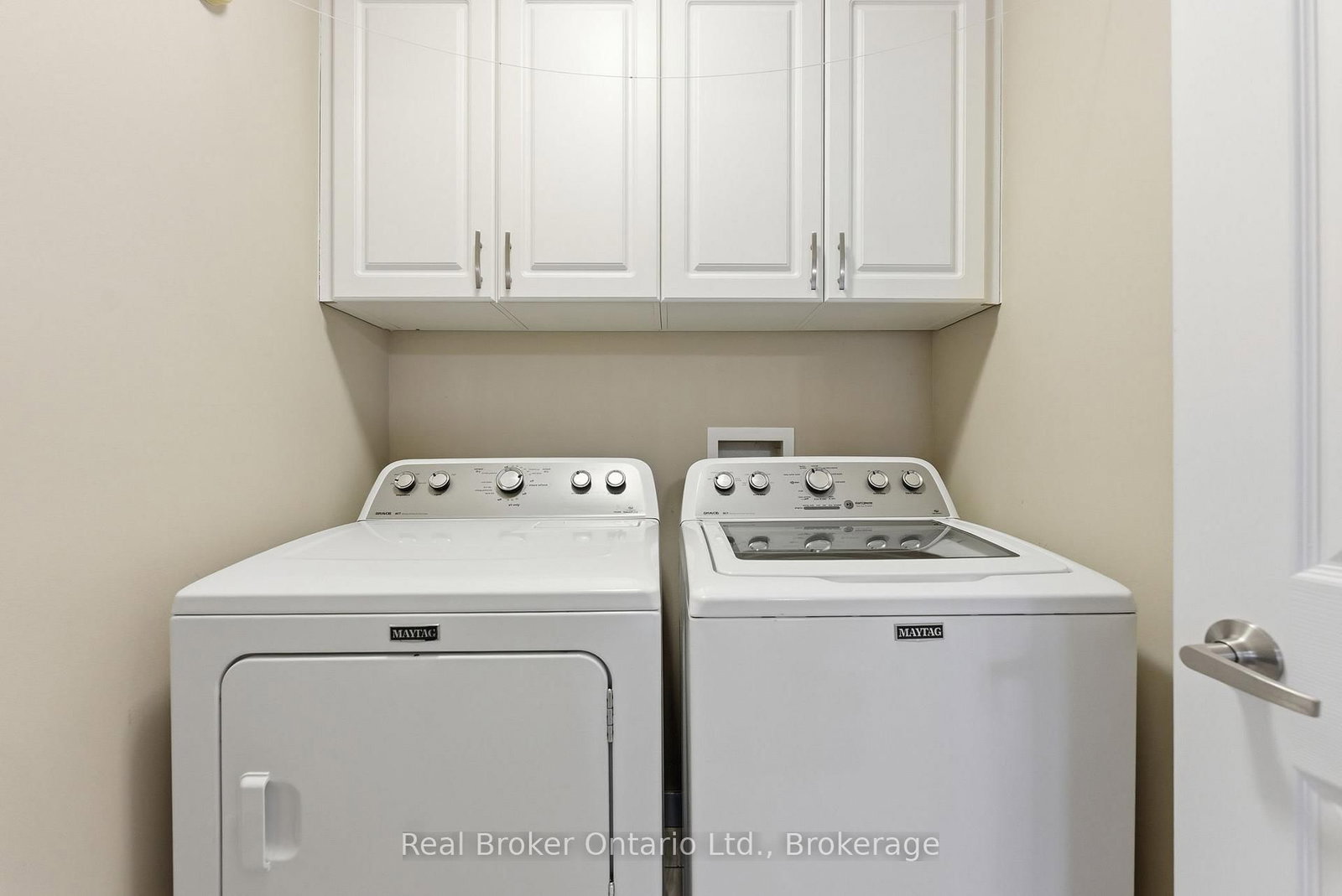 Detached House for sale at 910 Vickerman Way, Milton, Ontario, L9T 0K5 - Coates - MLS: W13005624