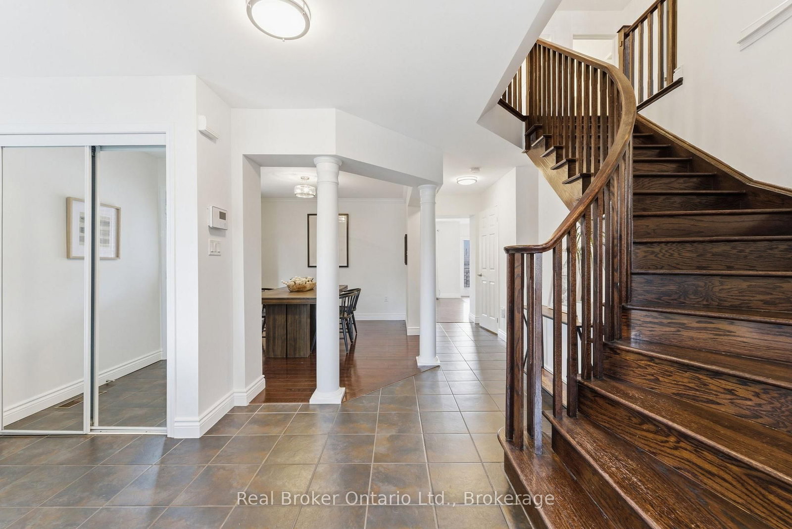 Detached House for sale at 910 Vickerman Way, Milton, Ontario, L9T 0K5 - Coates - MLS: W13005624