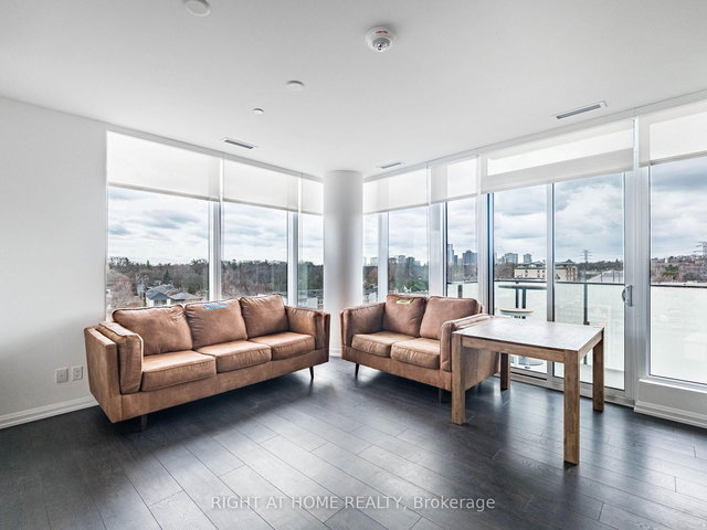 513 - 4208 Dundas Street