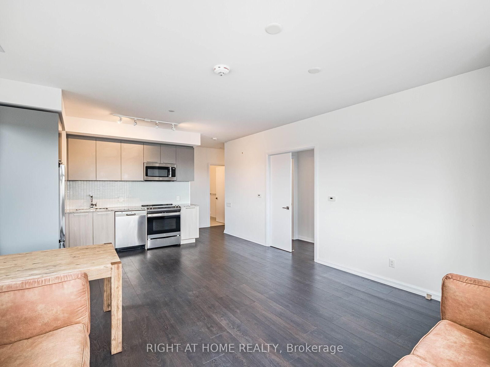 4208 Dundas Street, Unit 513 - Photo 10