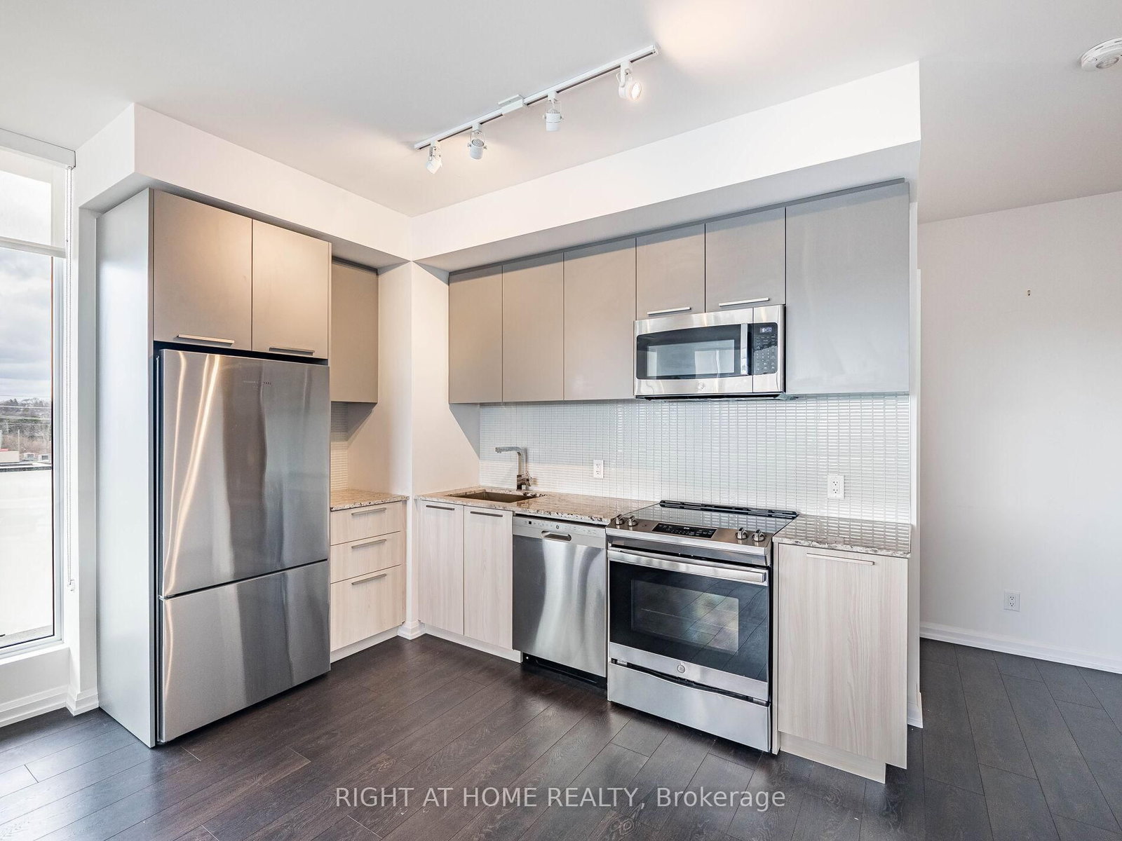 4208 Dundas Street, Unit 513 - Photo 12