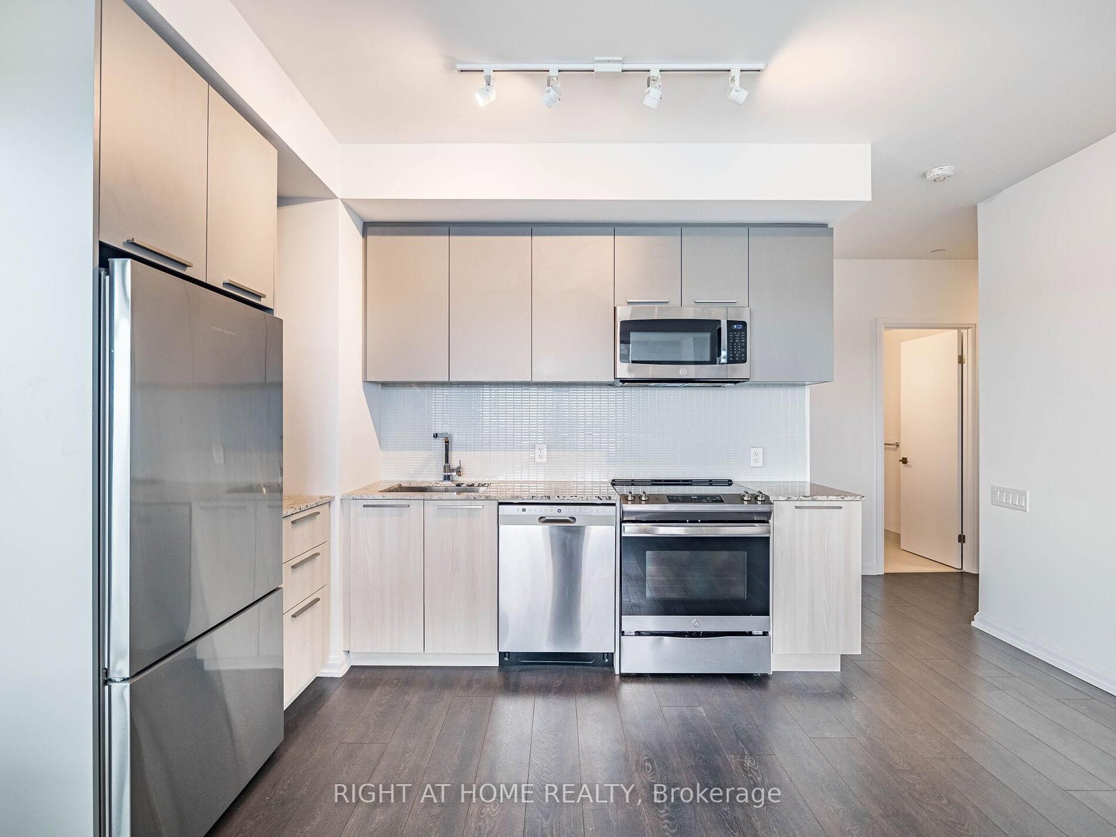 4208 Dundas Street, Unit 513 - Photo 13