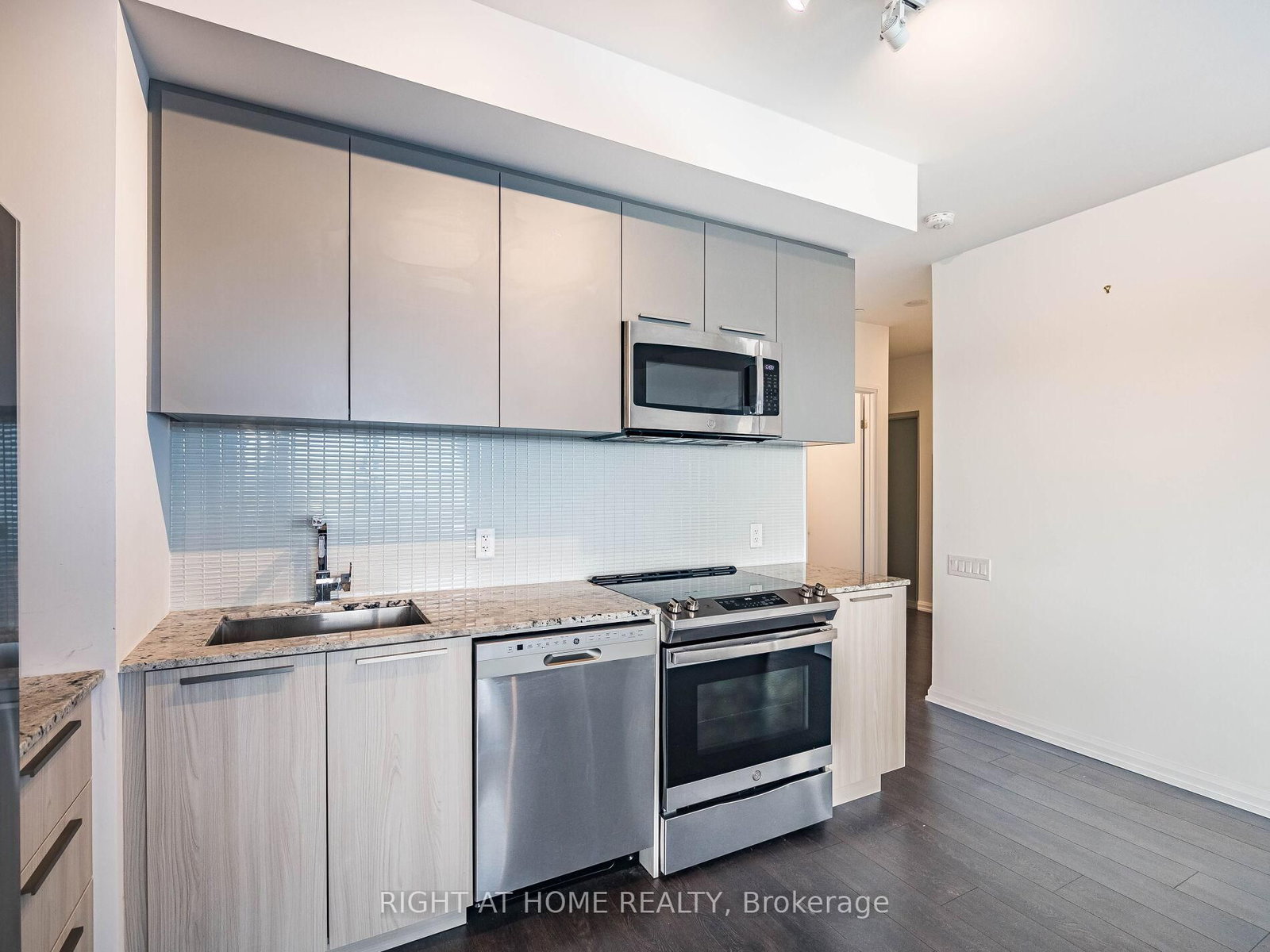 4208 Dundas Street, Unit 513 - Photo 14