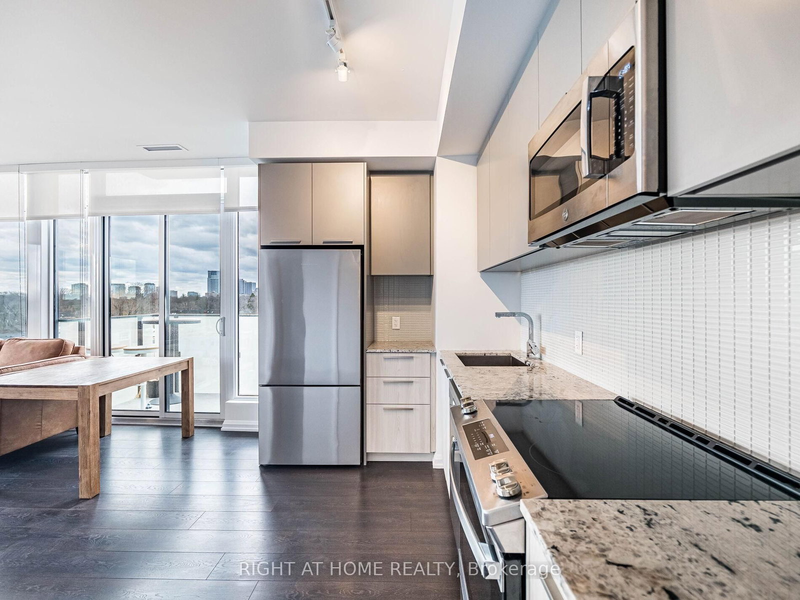 4208 Dundas Street, Unit 513 - Photo 15