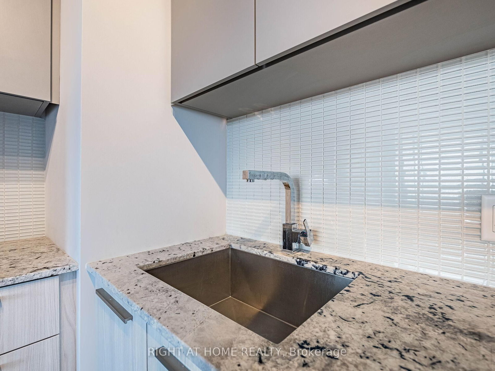 4208 Dundas Street, Unit 513 - Photo 16