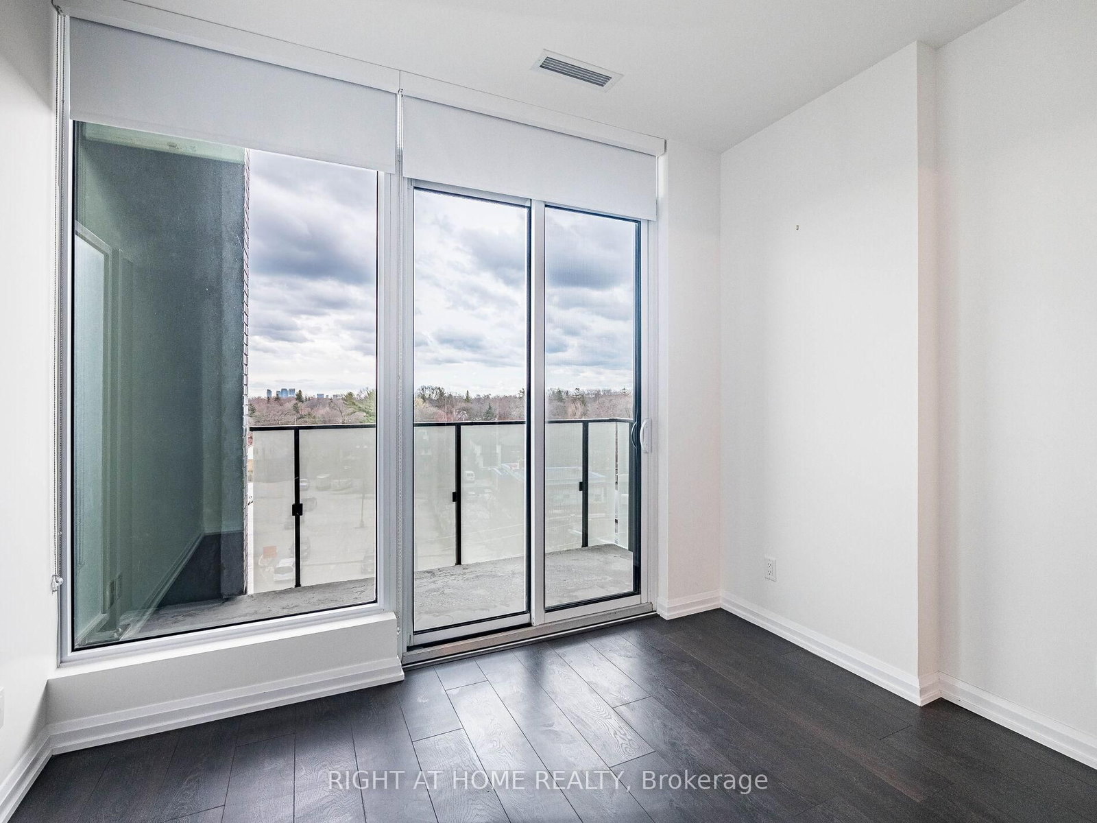 4208 Dundas Street, Unit 513 - Photo 22