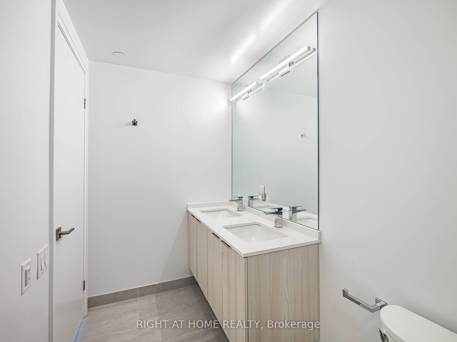 4208 Dundas Street, Unit 513 - Photo 25