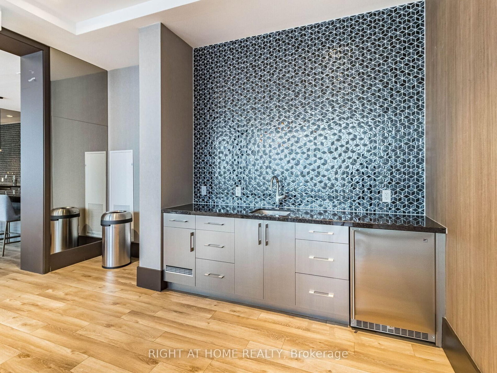 4208 Dundas Street, Unit 513 - Photo 36