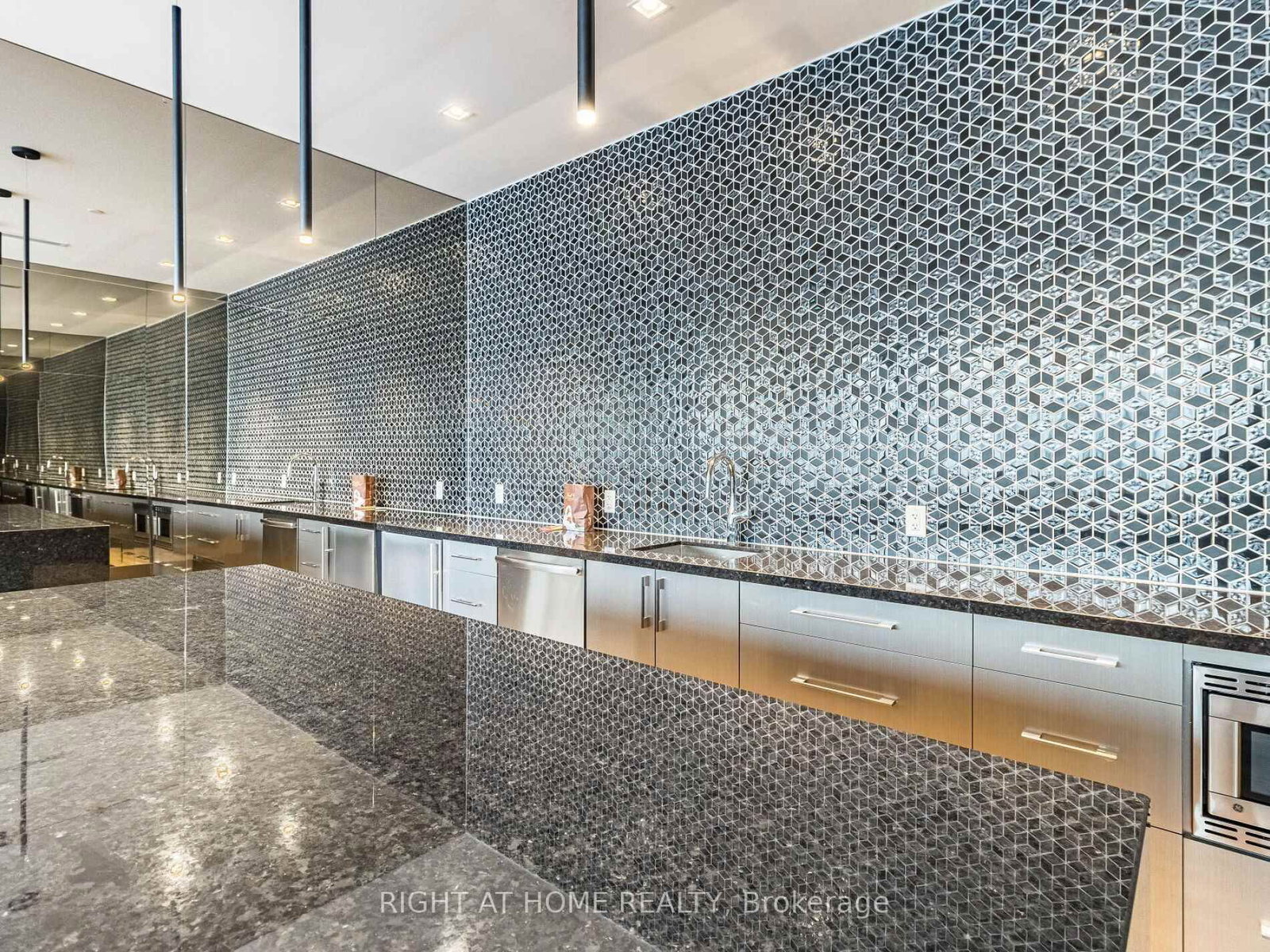 4208 Dundas Street, Unit 513 - Photo 37