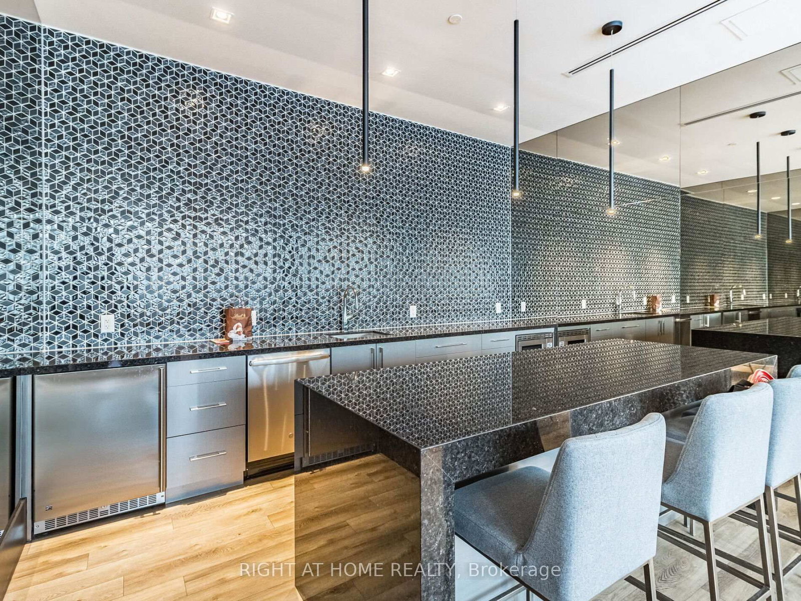 4208 Dundas Street, Unit 513 - Photo 38