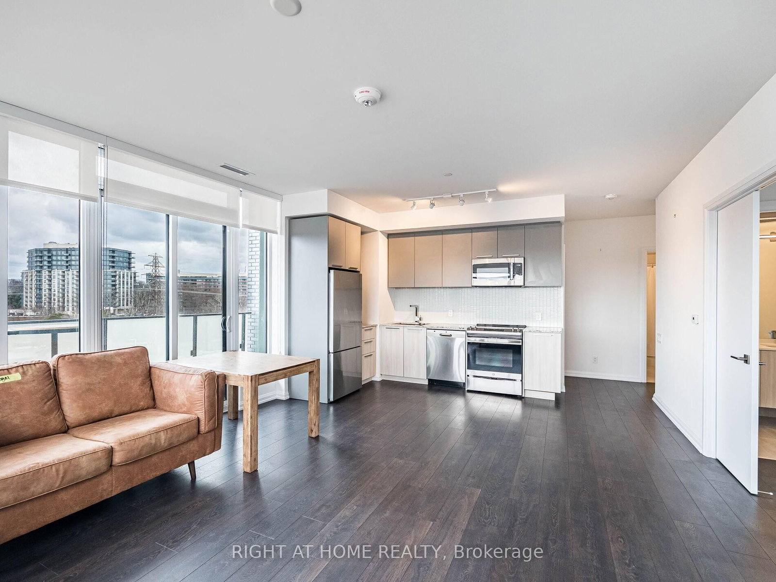 4208 Dundas Street, Unit 513 - Photo 9