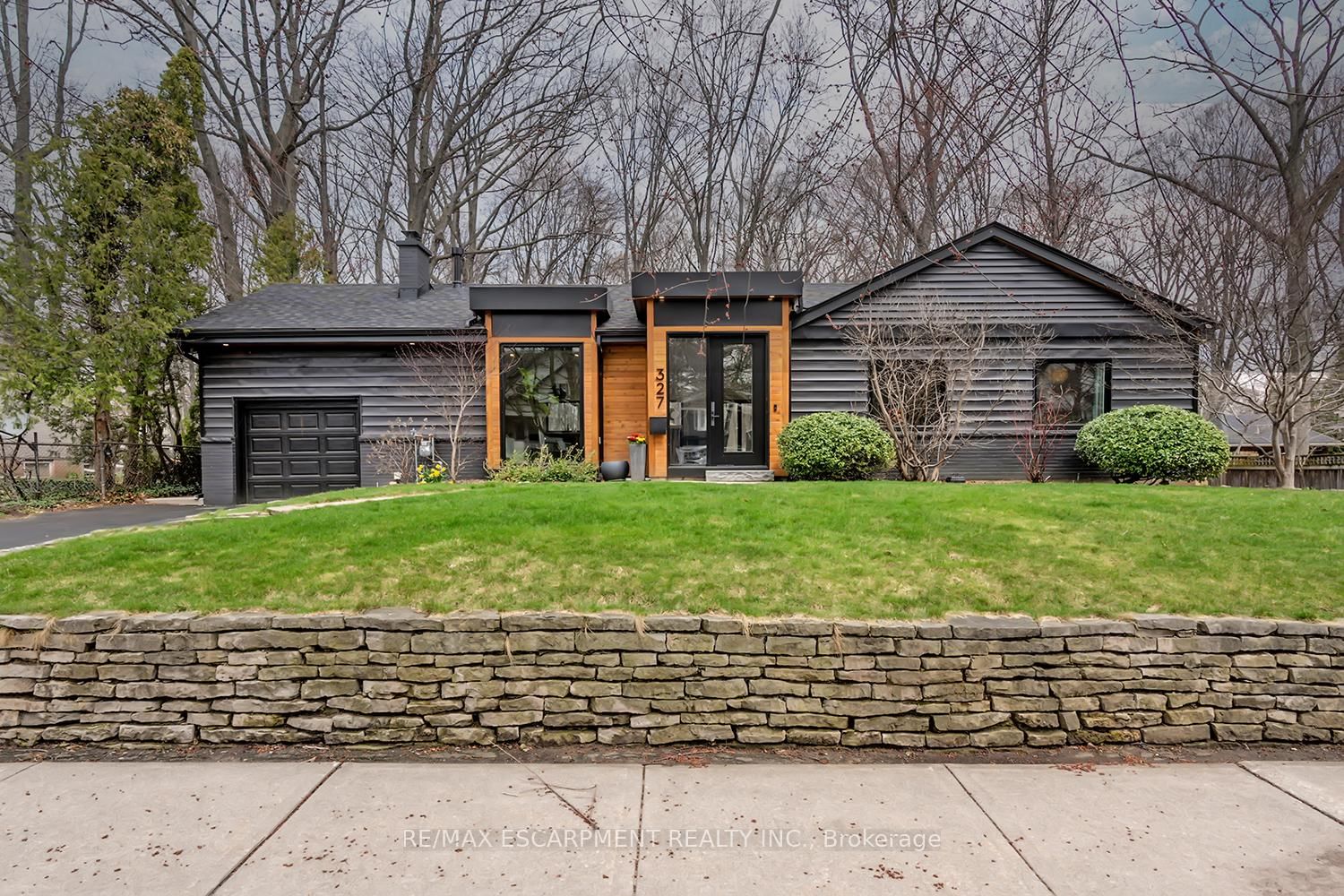 327 Goodram Drive - Photo 3