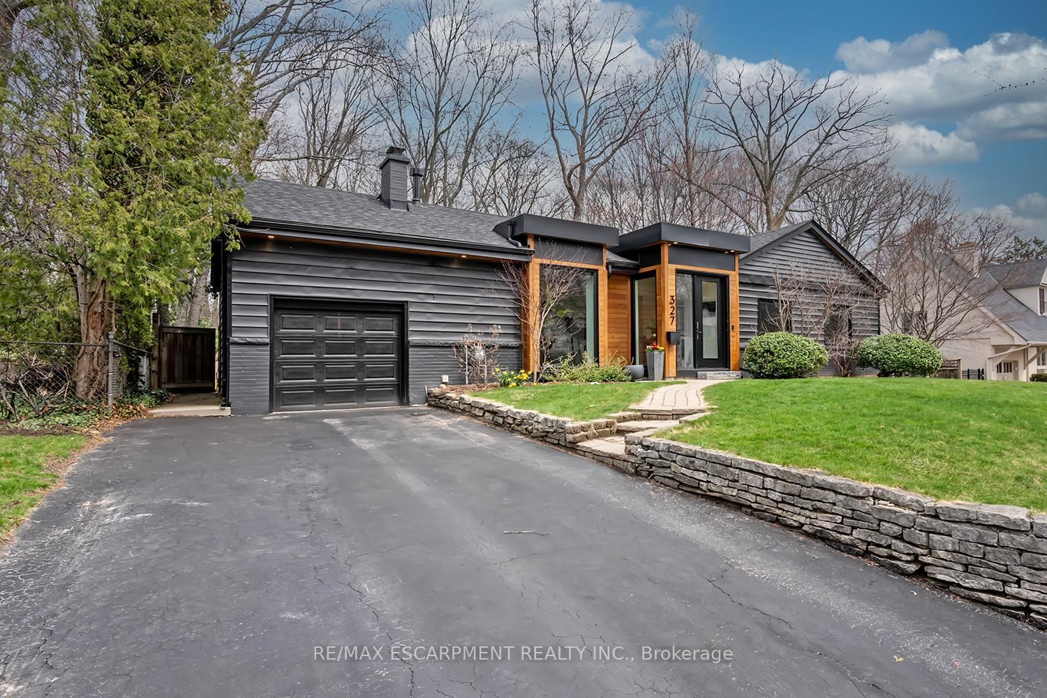 327 Goodram Drive - Photo 4