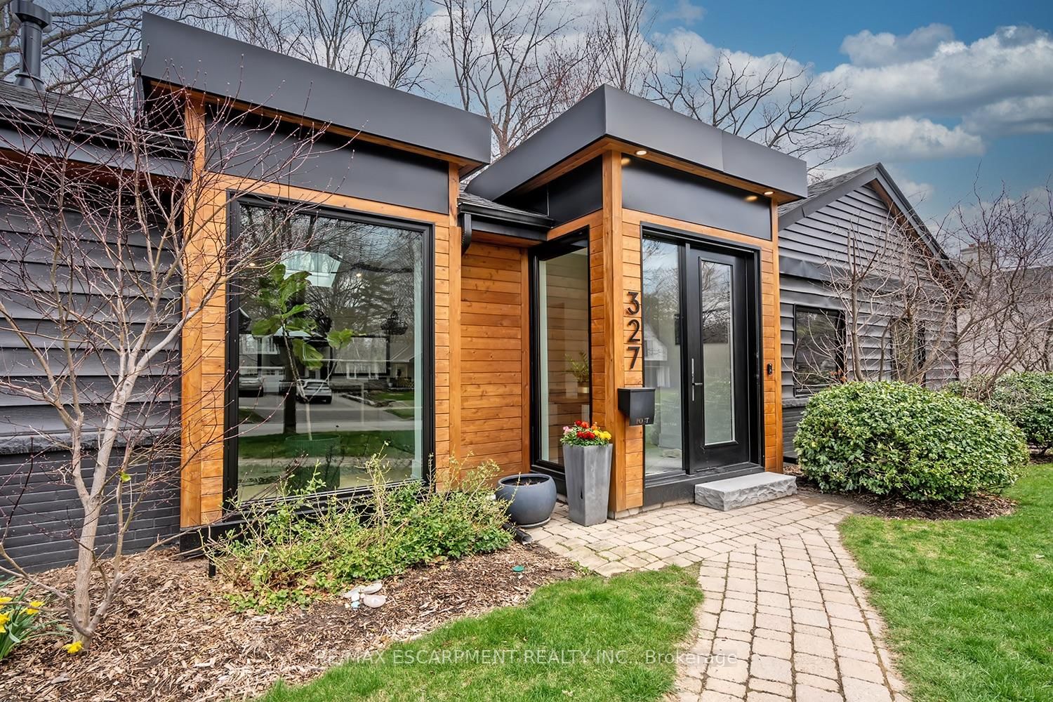 327 Goodram Drive - Photo 5