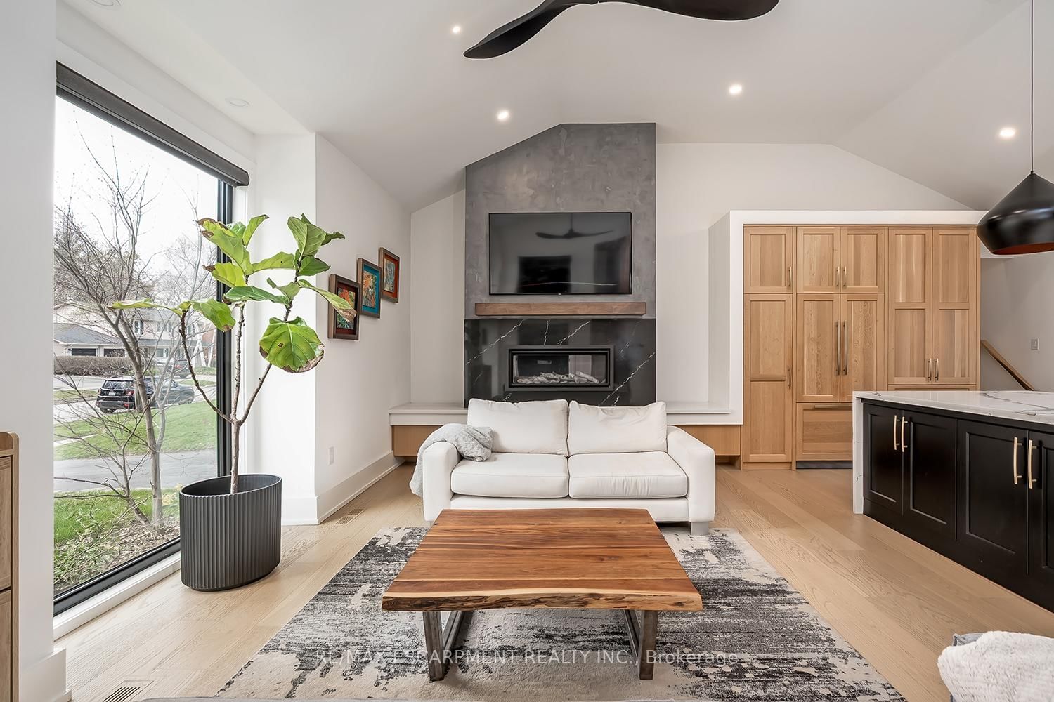 327 Goodram Drive - Photo 8