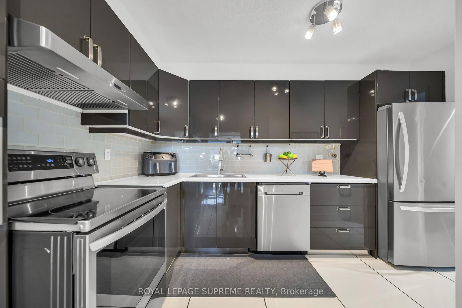 75 Emmett Avenue, Unit 910 - Photo 37