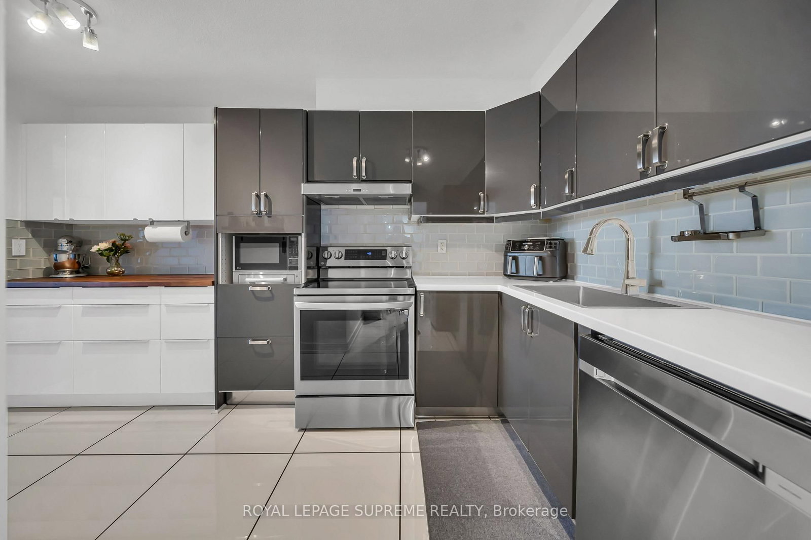 75 Emmett Avenue, Unit 910 - Photo 38