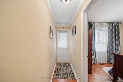 53 Gilbert Avenue, Toronto, Ontario image-0-4