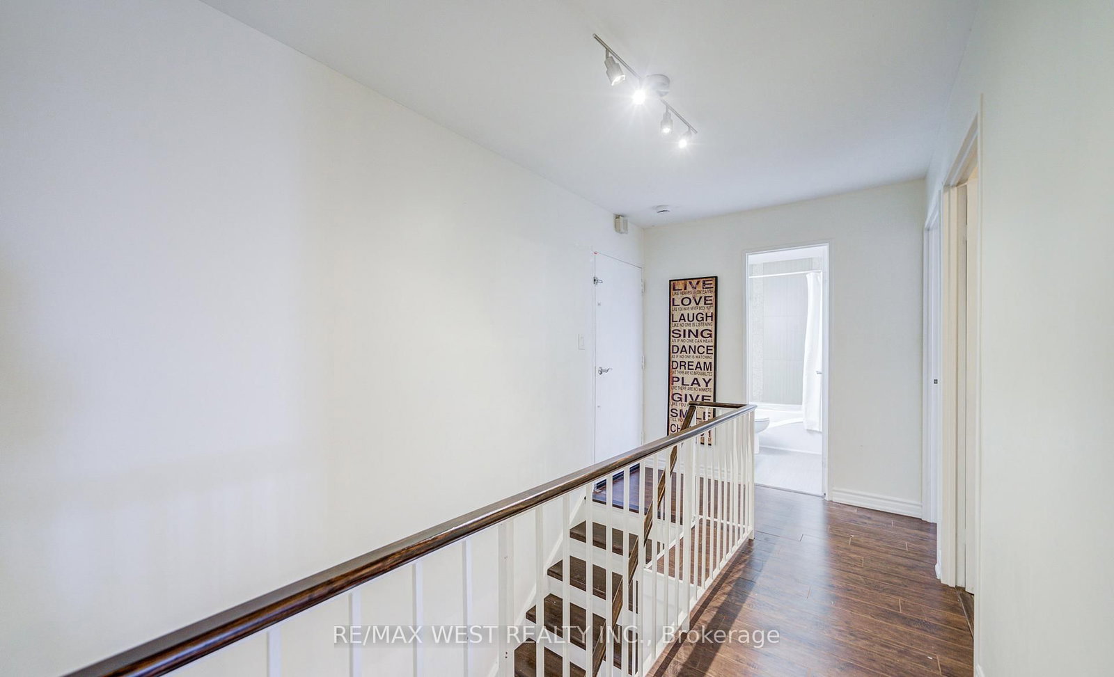 3025 The Credit Woodlands Drive, Unit 320 - Photo 15