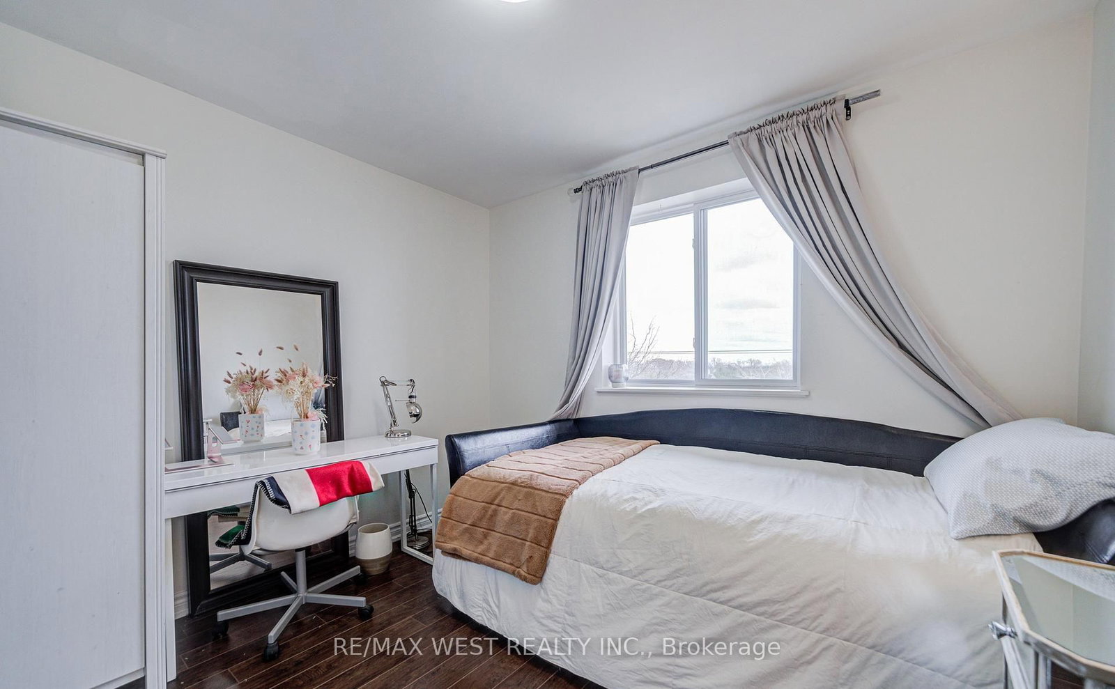 3025 The Credit Woodlands Drive, Unit 320 - Photo 18