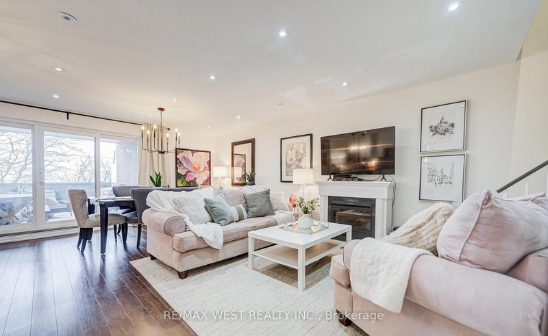 320 - 3025 The Credit Woodlands Dr, Mississauga, L5C 2V3 | Image 2