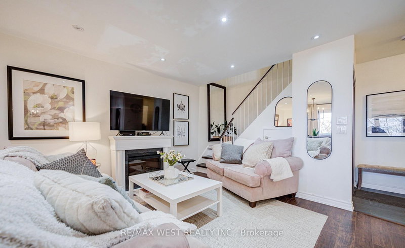 320 - 3025 The Credit Woodlands Dr, Mississauga, L5C 2V3 | Image 3