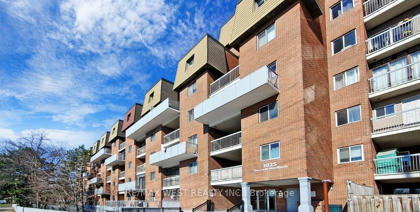 3025 The Credit Woodlands Drive, Unit 320 - Photo 42