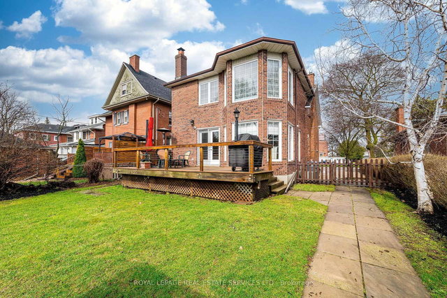 51 Wellington Street E