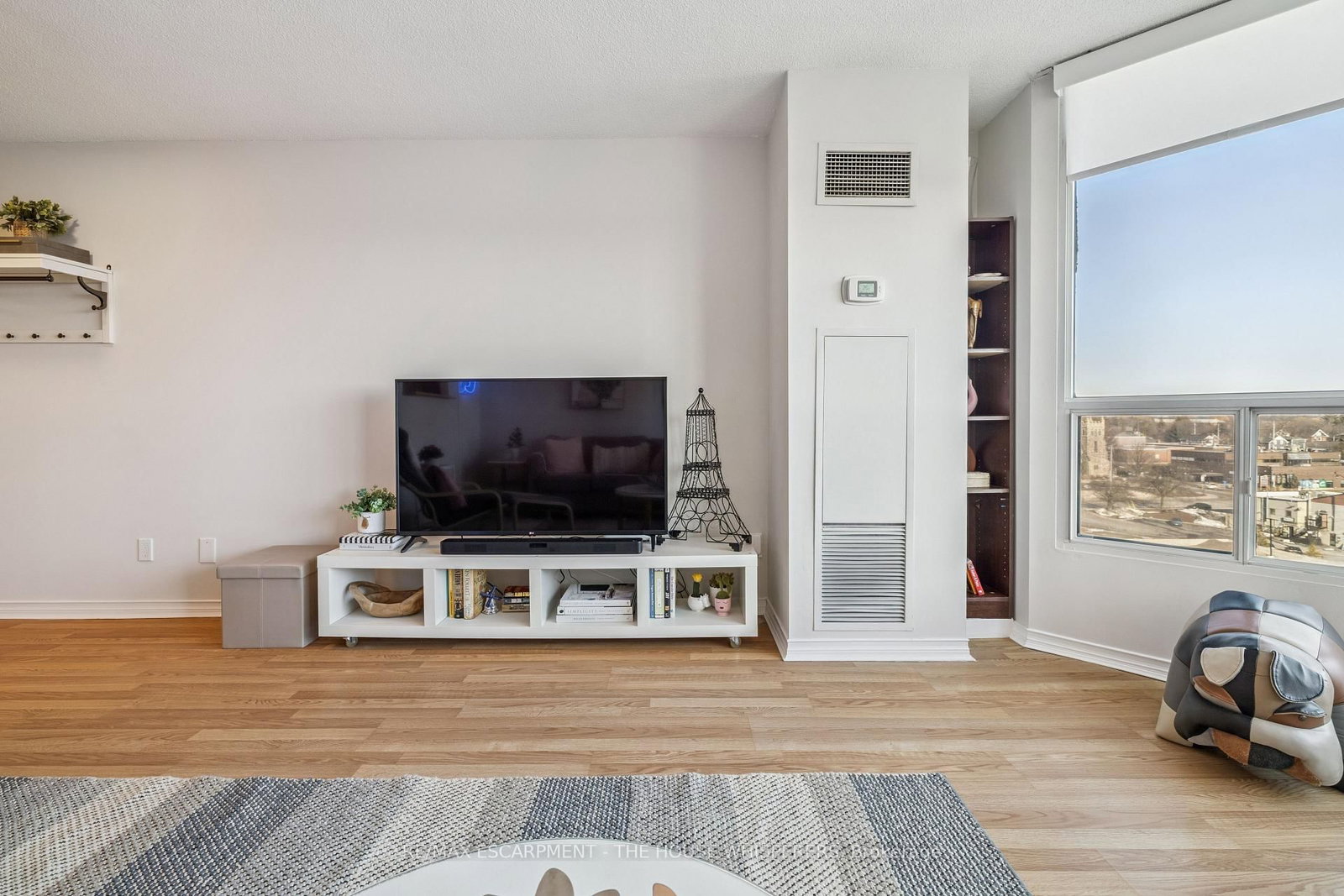 Condo for sale at 701-100 Millside Drive, Milton, Ontario, L9T 5E2 - Old Milton - MLS: W13005814