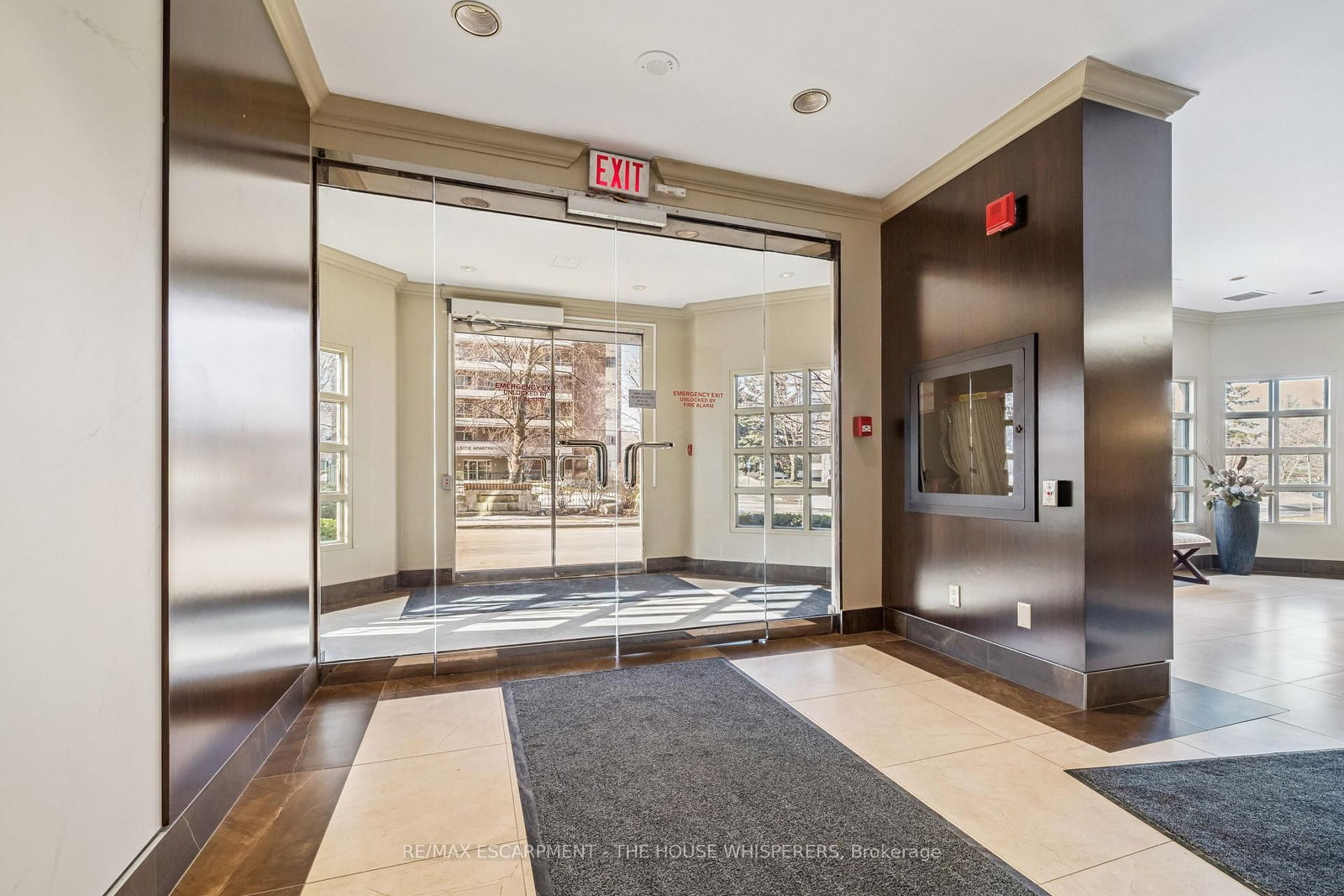 Condo for sale at 701-100 Millside Drive, Milton, Ontario, L9T 5E2 - Old Milton - MLS: W13005814