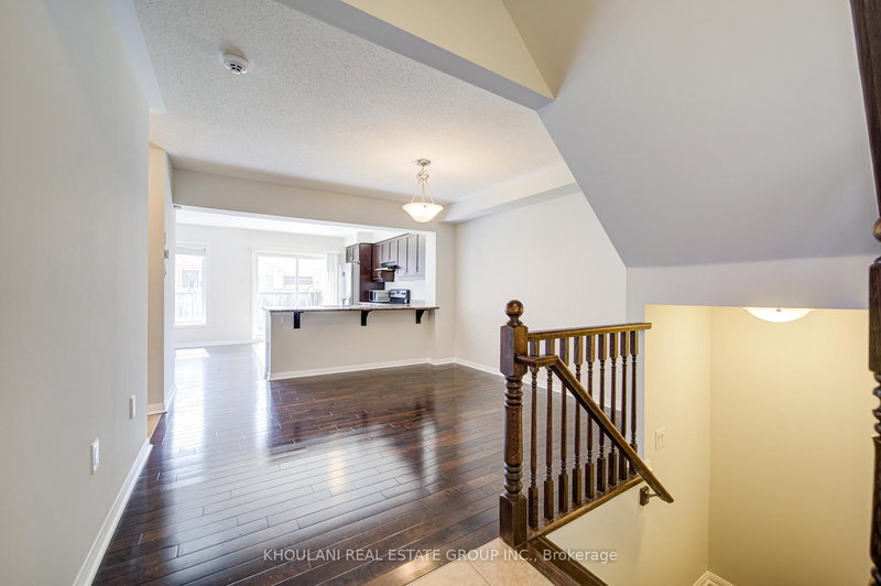 1034 Diefenbaker St, Milton, L9T 8H4 | Image 3