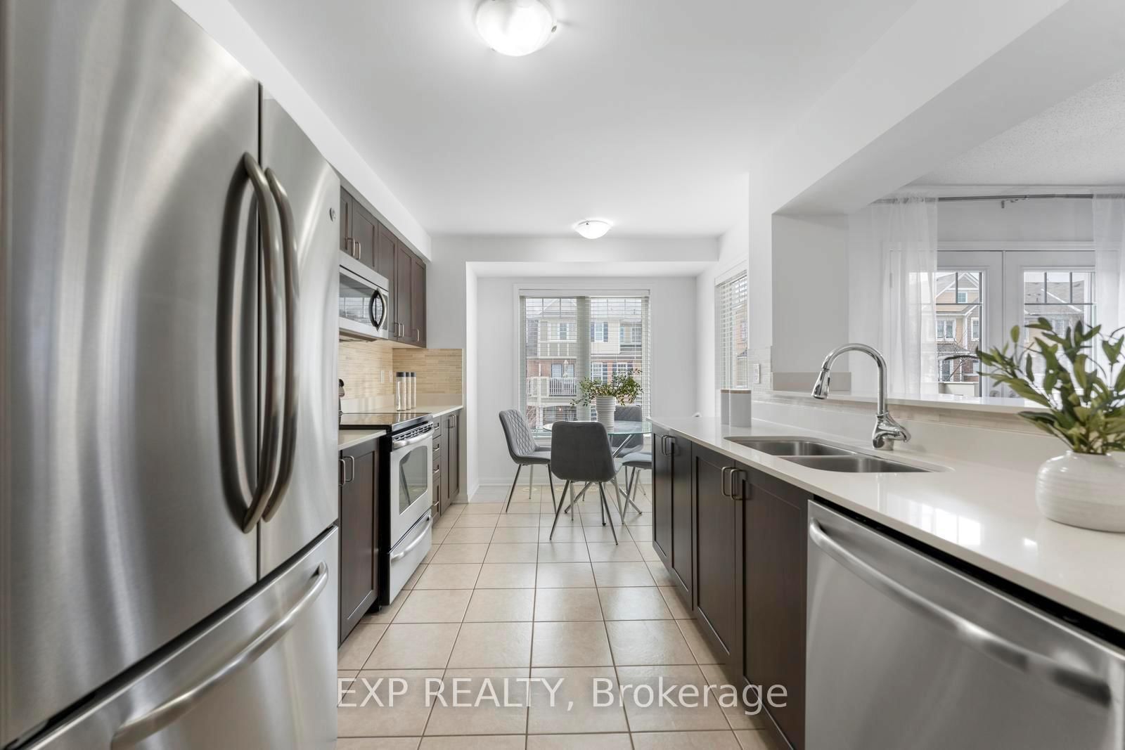 Townhouse for sale at 920 Nadalin Heights, Milton, Ontario, L9T 8R2 - Willmott - MLS: W13005996