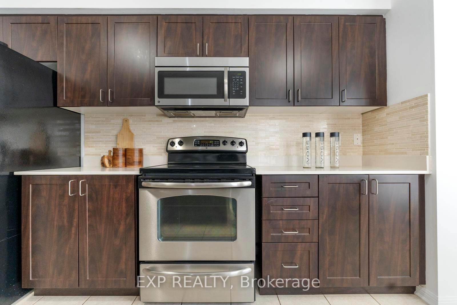 Townhouse for sale at 920 Nadalin Heights, Milton, Ontario, L9T 8R2 - Willmott - MLS: W13005996