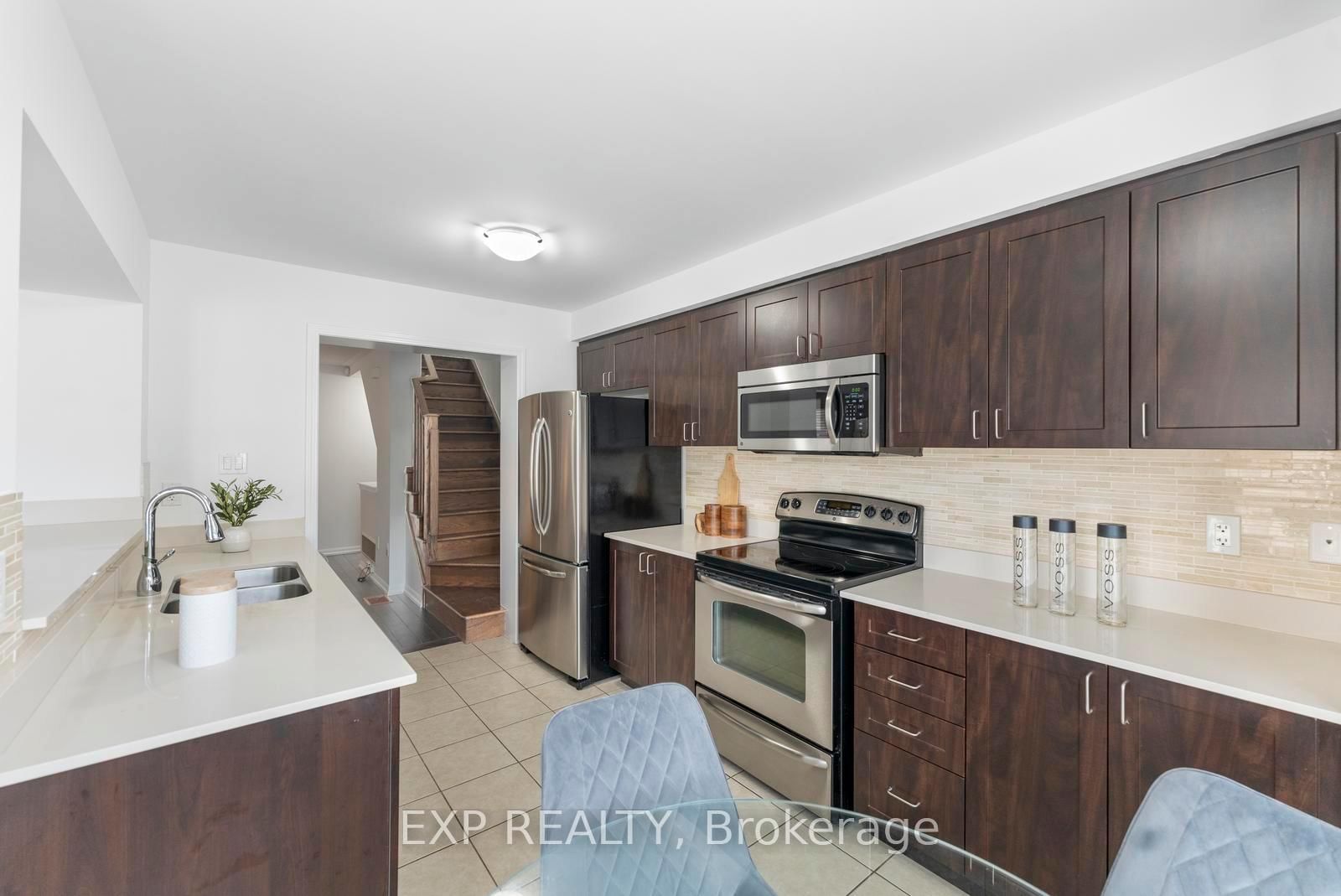 Townhouse for sale at 920 Nadalin Heights, Milton, Ontario, L9T 8R2 - Willmott - MLS: W13005996