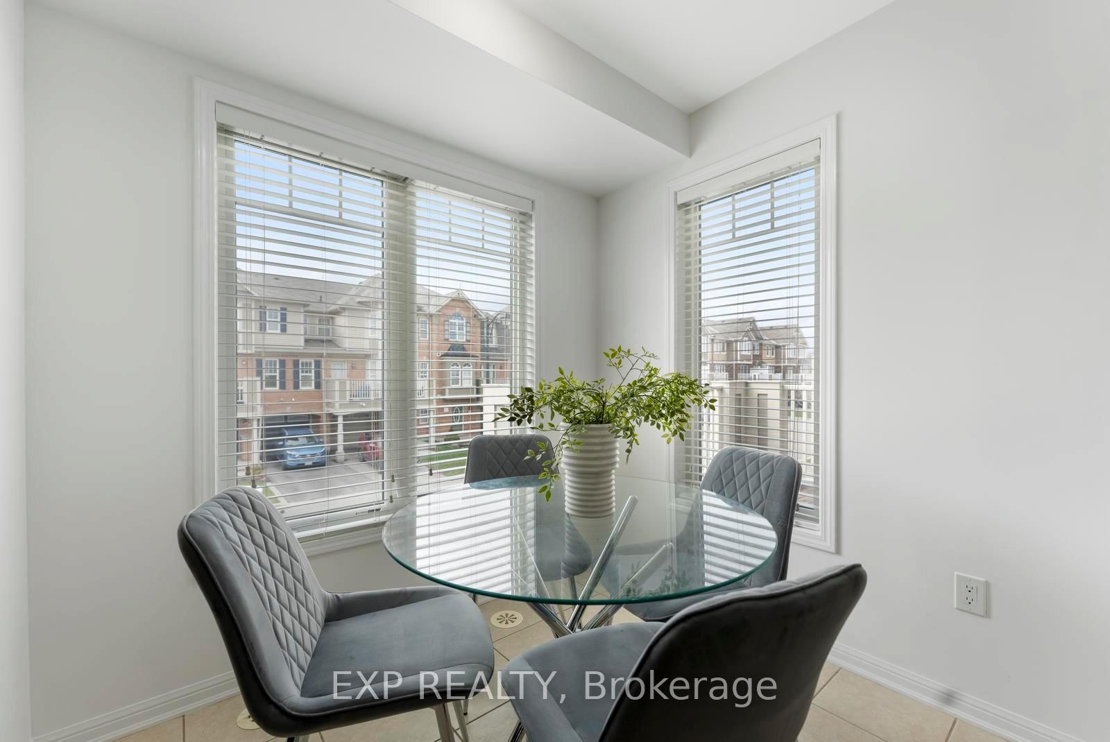 Townhouse for sale at 920 Nadalin Heights, Milton, Ontario, L9T 8R2 - Willmott - MLS: W13005996