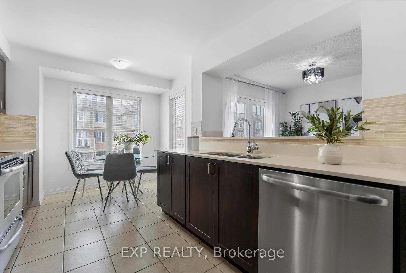 Townhouse for sale at 920 Nadalin Heights, Milton, Ontario, L9T 8R2 - Willmott - MLS: W13005996