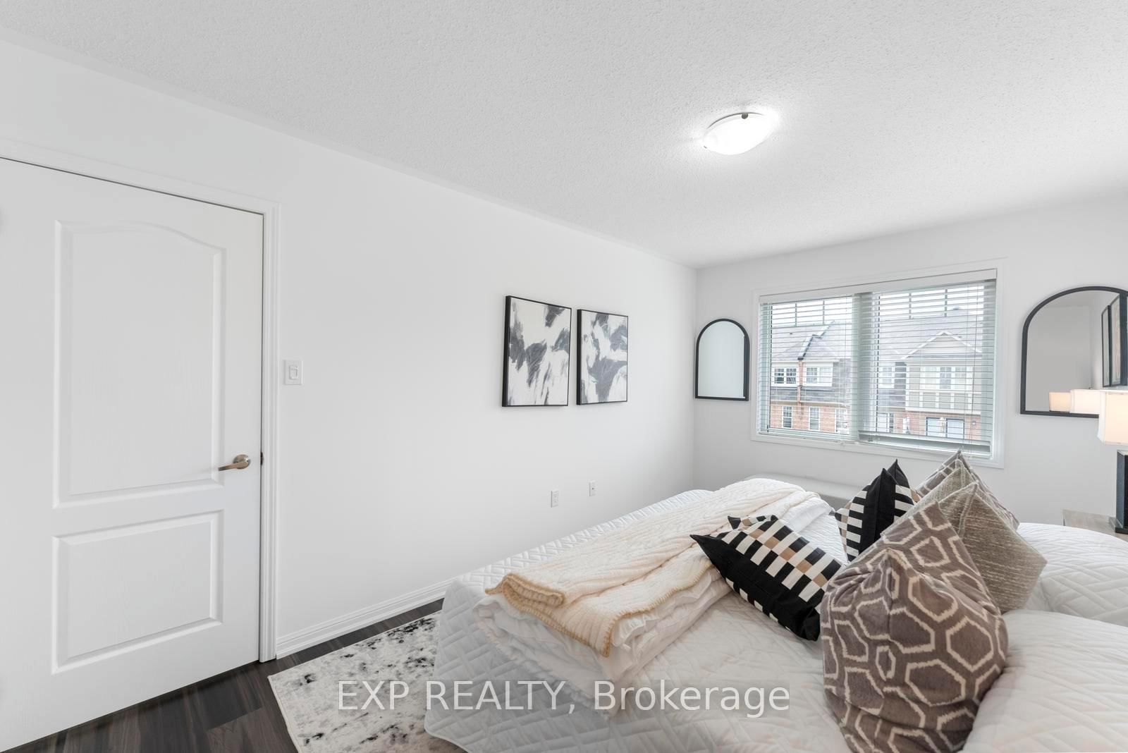 Townhouse for sale at 920 Nadalin Heights, Milton, Ontario, L9T 8R2 - Willmott - MLS: W13005996