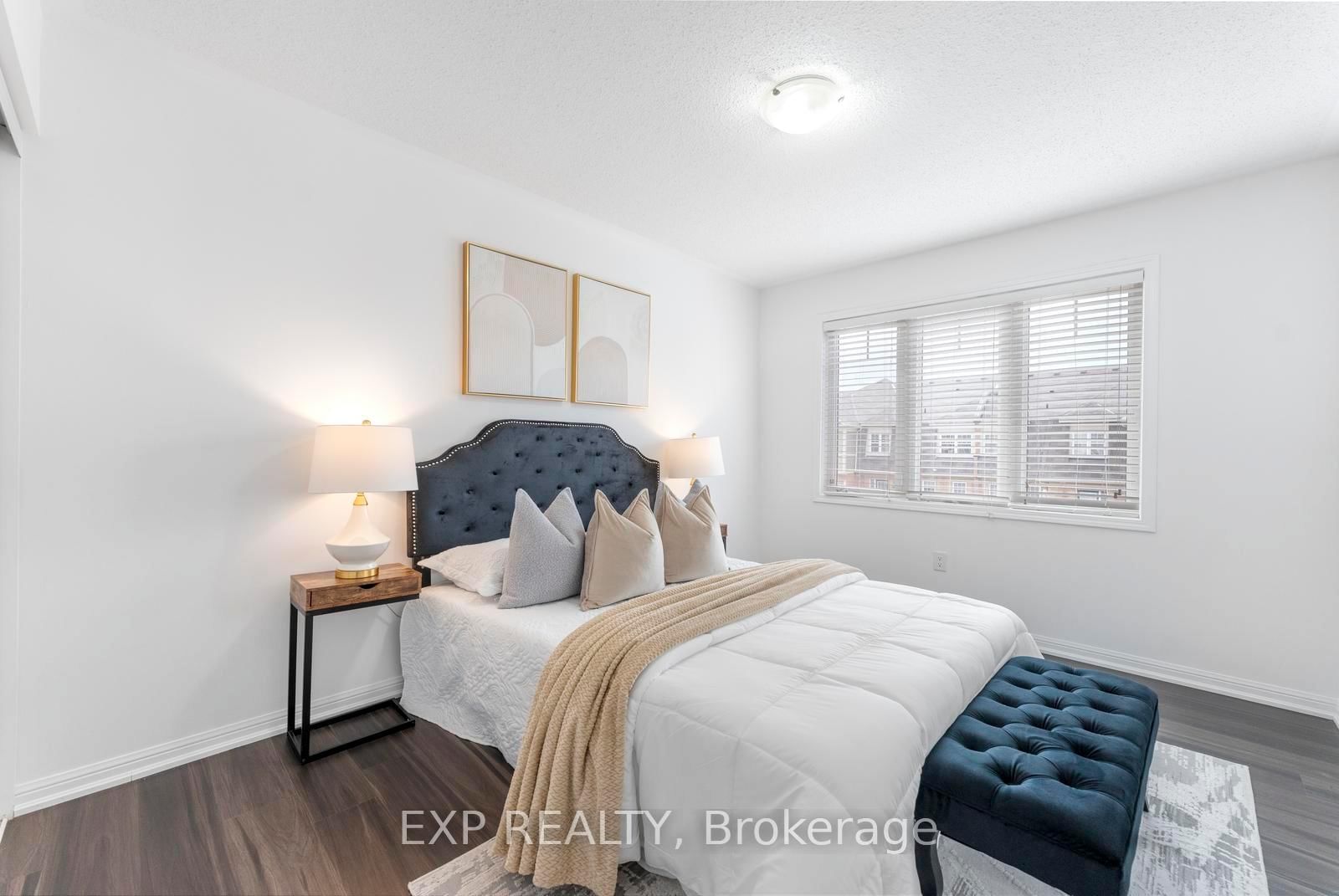 Townhouse for sale at 920 Nadalin Heights, Milton, Ontario, L9T 8R2 - Willmott - MLS: W13005996