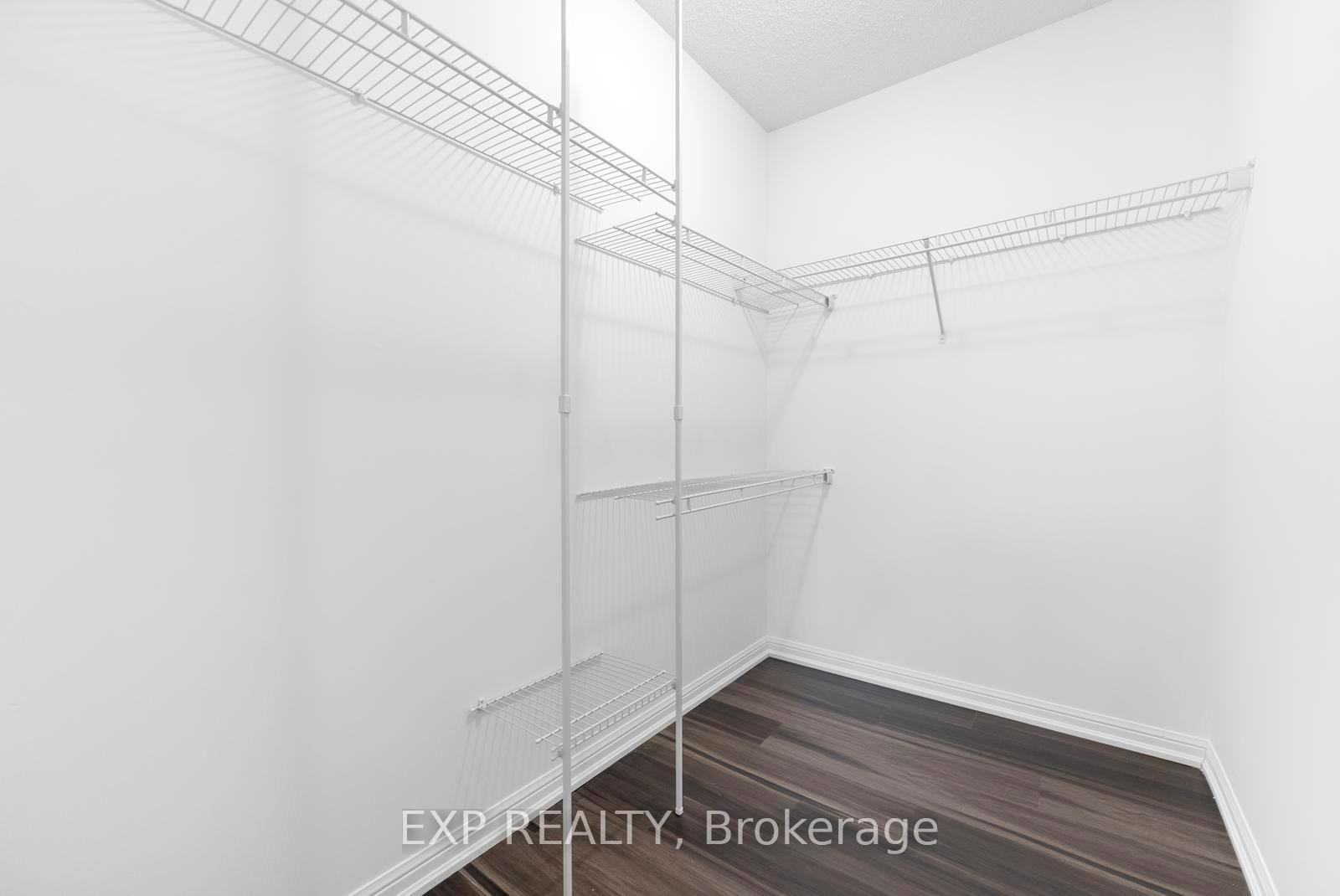 Townhouse for sale at 920 Nadalin Heights, Milton, Ontario, L9T 8R2 - Willmott - MLS: W13005996