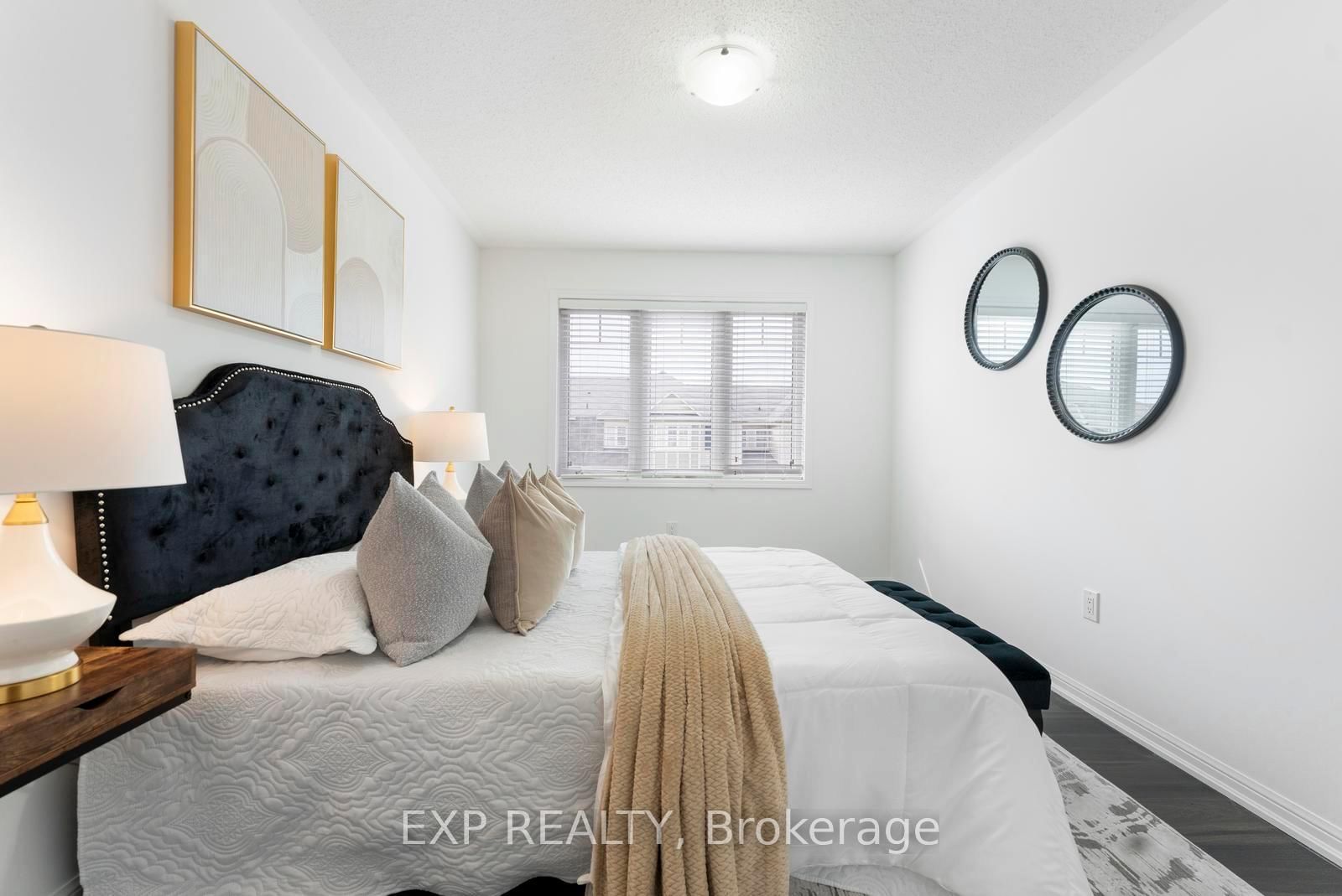 Townhouse for sale at 920 Nadalin Heights, Milton, Ontario, L9T 8R2 - Willmott - MLS: W13005996