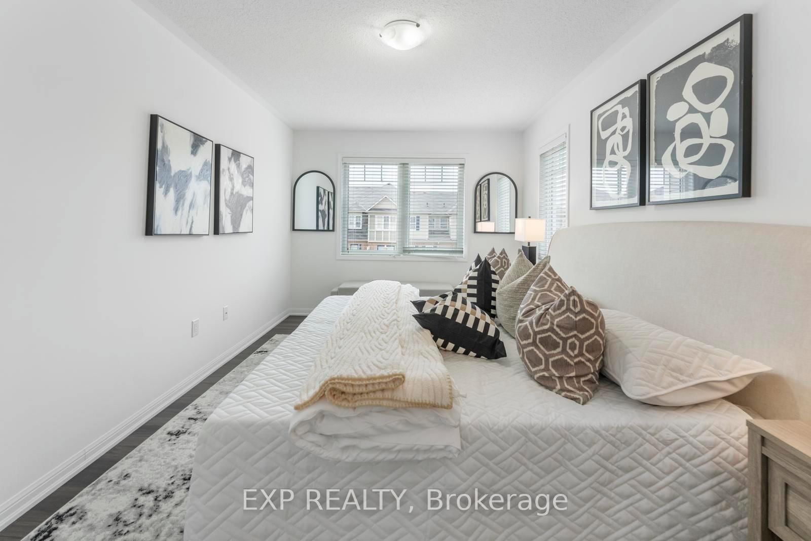 Townhouse for sale at 920 Nadalin Heights, Milton, Ontario, L9T 8R2 - Willmott - MLS: W13005996