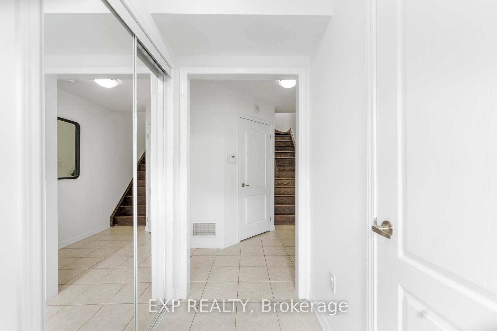 Townhouse for sale at 920 Nadalin Heights, Milton, Ontario, L9T 8R2 - Willmott - MLS: W13005996