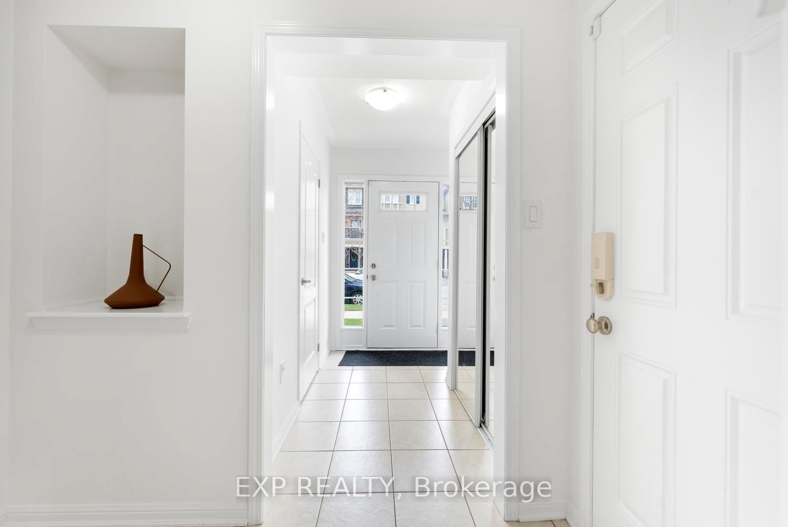 Townhouse for sale at 920 Nadalin Heights, Milton, Ontario, L9T 8R2 - Willmott - MLS: W13005996