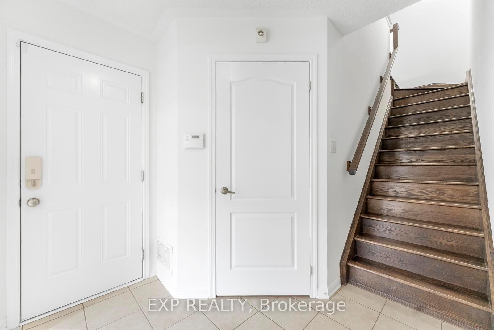 Townhouse for sale at 920 Nadalin Heights, Milton, Ontario, L9T 8R2 - Willmott - MLS: W13005996