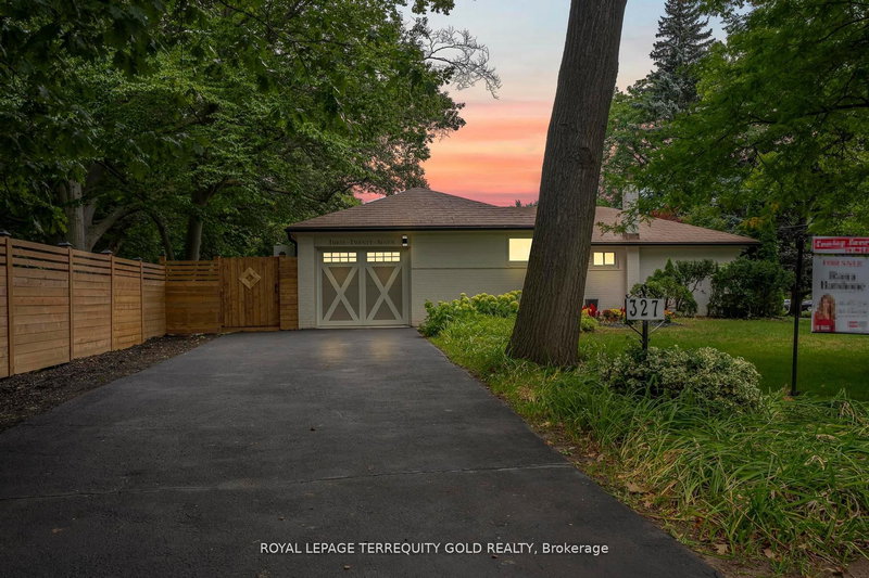 327 River Side Dr, Oakville, L6K 3N3 | Image 2