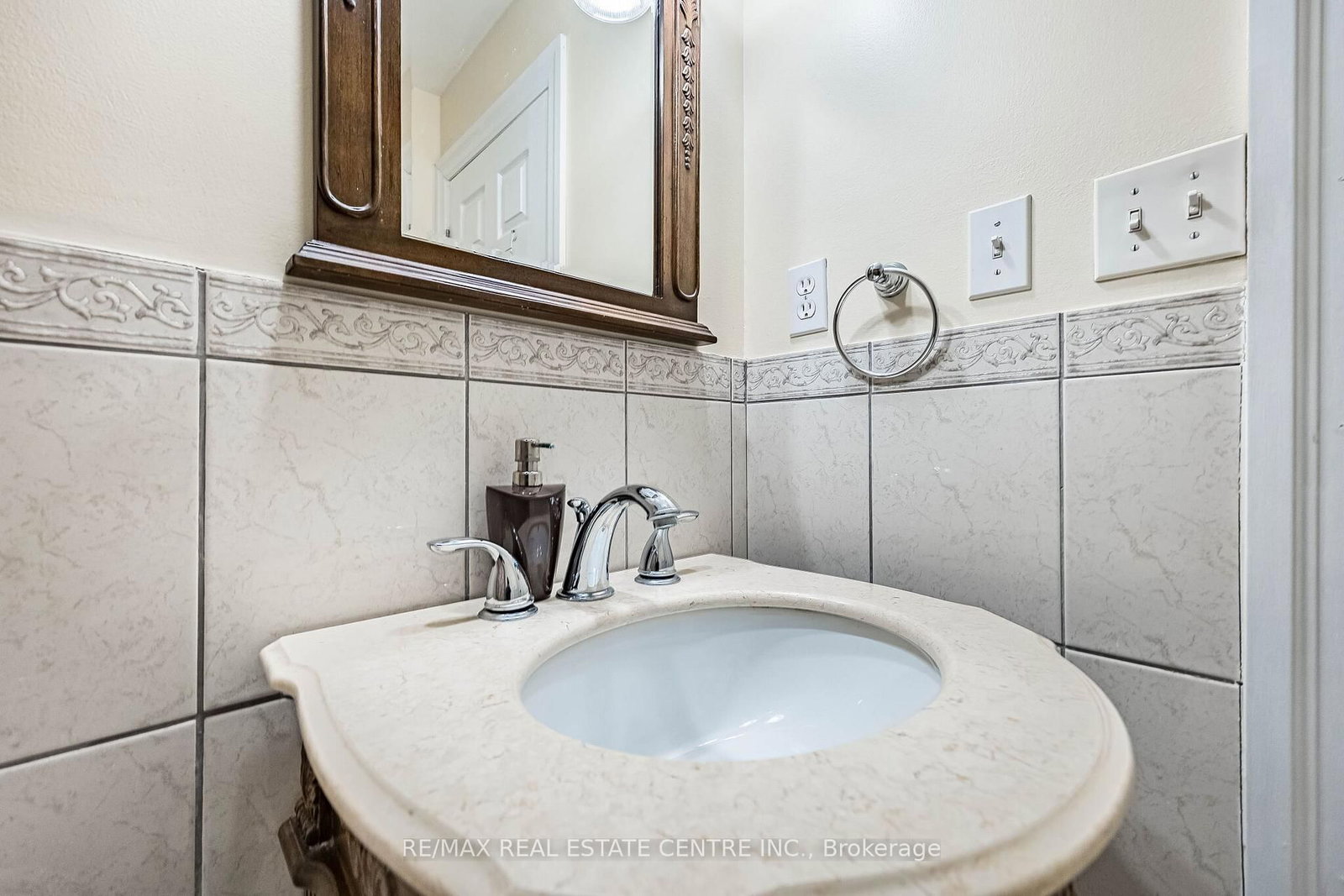 Detached House for sale at 1 Northgate Boulevard, Brampton, Ontario, L6S 4G6 - Westgate - MLS: W13006074