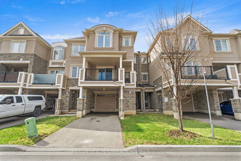 home for lease on 879 Sumac Crescent